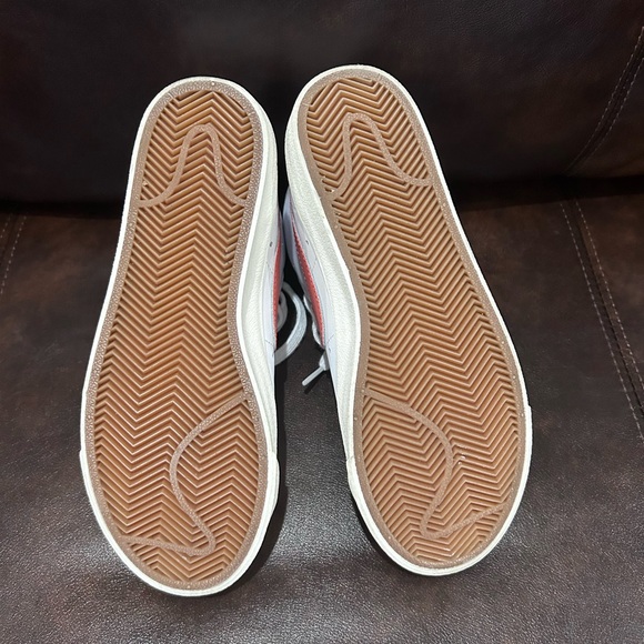 Nike blazer. Size 5 - Picture 12 of 14